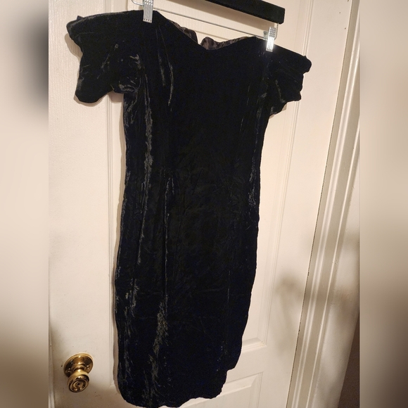 J. R NITES By Caliendo Off The Shoulder Velvet Dress Size 11/12 - Picture 2 of 4